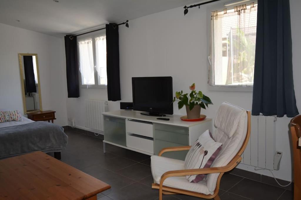 Grand Studio Independant Avec Jardin Гуссенвиль Экстерьер фото